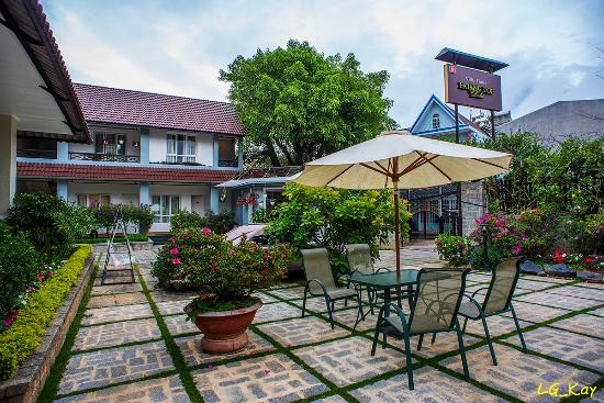 Bán nhà Khách sạn 2 mặt tiền số 217 Nguyễn Trọng Tuyển, Quận Phú Nhuận